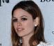 Rachel Bilson : une ravissante des baby-doll dans une robe bustier en flanelle Chanel et des escarpins, signés Yves Saint-Laurent. Bouche rosée et taches de rousseur, une vraie beauté lors du gala de charité the Art of Elysium's le 16 janvier 2010 <b