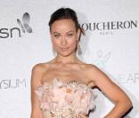 Quand la bombe du Dr House est de sortie lors du gala de charité the Art of Elysium's le 16 janvier 2010 à Los Angeles... impossible de lui résister ! Avec son regard de biche, Olivia Wilde est une vraie séductrice... 