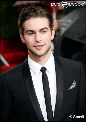 Chace Crawford, le beau gosse de la série  Gossip Girl , a fait une apparition remarquée à la remise des Golden Globes à Los Angeles, le 17 janvier 2010 !