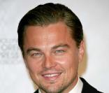 Leonardo DiCaprio en Armani, est venu remettre un prix spécial à Martin Scorsese aux Golden Globes à Los Angeles, le 17 janvier 2010 !