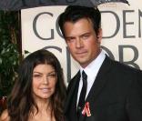 Mention spéciale à la chanteuse Fergie, son Josh Duhamel était impeccable à la remise des Golden Globes à Los Angeles, le 17 janvier 2010 !