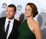 Sigourney Weaver et Zoe Saldana entourent un très beau Sam Worthington, en Burberry, à la remise des Golden Globes à Los Angeles, le 17 janvier 2010 !