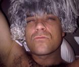 Robbie Williams et ses perruques...