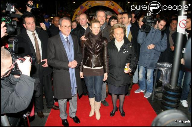 Bertrand Delanoë, Michel Leeb, Lorie et Bernadette Chirac à l'inauguration du Train Expo Pièces Jaunes à la Gare du Nord le 20 Janvier 2010