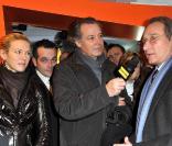 Lorie, Michel Leeb et Bertrand Delanoë lors de l'inauguration du Train Expo pour les Pièces Jaunes à la Gare du Nord à Paris le 20 janvier 2010