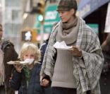 Uma Thurman va chercher son fils Levon à l'école et lui paie une pizza le 20 janvier 2010 à New York