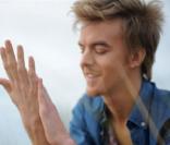 Thierry Amiel : Regardez son road-trip américain dans son nouveau clip, 