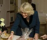 Camilla Parker Bowles rend visite aux résidents d'une maison de retraite. 27/01/2010