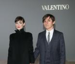 Winona Ryder et Blake Sennett au défilé Valentino