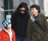 Jennifer Connelly en compagnie de ses garçons Kai et Stellan à New York