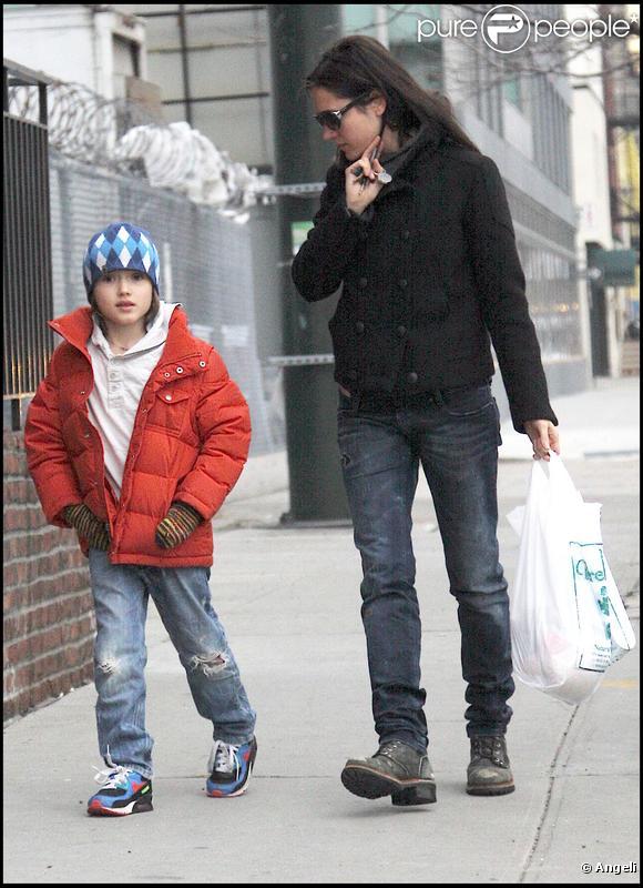 Jennifer Connelly en compagnie de ses garçons Kai et Stellan à New York