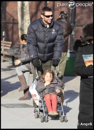 Hugh Jackman et sa fille Ava Eliot dans les rues de New York le 1er février 2010