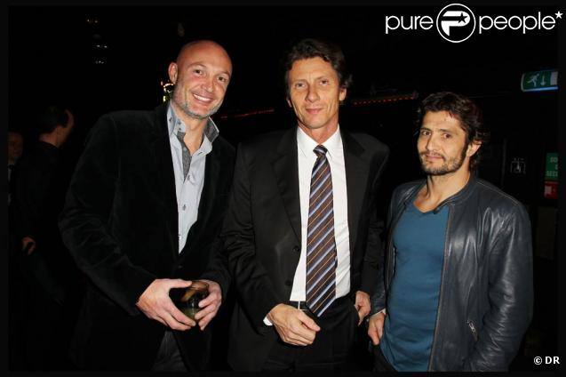 Le directeur général d'Audi France Patrice Franke entouré de Franck Leboeuf et Bixente Lizarazu, à l'occasion de la grande soirée de lancement de l'Audi A8 qui s'est tenue à l'Olympia, à Paris, le 2 février 2010.