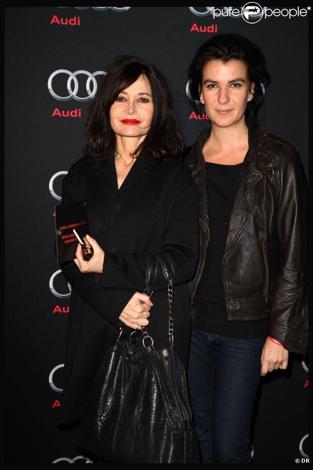 Evelyne Bouix et une amie, à l'occasion de la grande soirée de lancement de l'Audi A8 qui s'est tenue à l'Olympia, à Paris, le 2 février 2010.