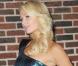 Quand Paris Hilton quitte le Ed Sullivan Theater, mercredi 3 février, après sa participation au  Late Show  de David Letterman... fini le jogging-casquettes, c'est dans une sublime robe moulante bleue qu'elle s'affiche ! 