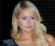 Quand Paris Hilton quitte le Ed Sullivan Theater, mercredi 3 février, après sa participation au  Late Show  de David Letterman... fini le jogging-casquettes, c'est dans une sublime robe moulante bleue qu'elle s'affiche !