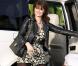Mischa Barton en combishort liberty et derbies cloutées est radieuse. Bravo pour le perfecto et l'indémodable sac Chanel.
