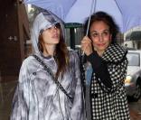 Rachel Bilson dans les rues de Los Angeles, sous la pluie