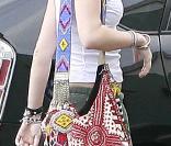 Miley Cyrus se rend en studio d'enregistrement en jogging-baskets... et en compagnie de Mate, son chiot de 2 mois et demi.