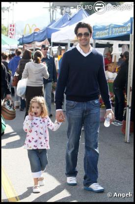Gilles Marini et sa fille Juliana dans les rues de Los Angeles