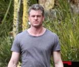 Eric Dane et Rebecca Gayheart font du rangement dans leur maison avant l'arrivée du bébé le 8 février 2010