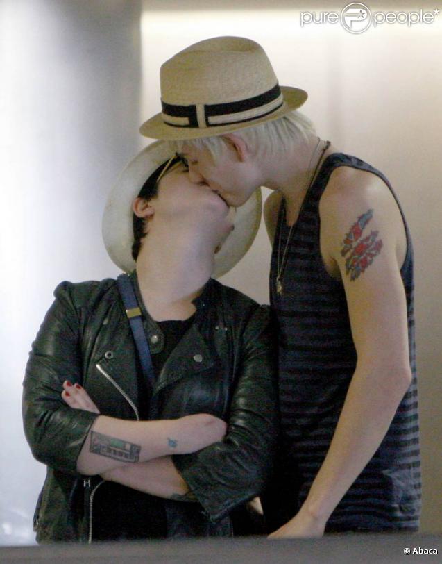 Kelly Osbourne et son mannequin Luke Worrall méritent la palme du baiser le plus rock'n'roll !  