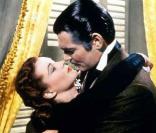 Autant on emporte le vent... Scarlett O'Hara et Rhett Butler sont à l'origine du baiser le plus historique mais aussi le plus passionné ! 