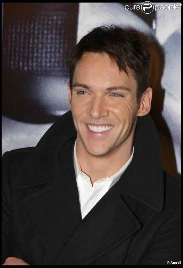 Jonathan Rhys-Meyers, à l'occasion de l'avant-première de  From Paris with Love  qui s'est tenue à l'UGC Normandie, sur les Champs-Elysées, à Paris, le 11 février 2010.