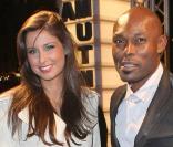 Malika Ménard et Jimmy Jean-Louis, à l'occasion de l'avant-première de  From Paris with Love  qui s'est tenue à l'UGC Normandie, sur les Champs-Elysées, à Paris, le 11 février 2010.