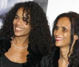 Les séduisantes soeurs Sylla - Virginie et Karine -, à l'occasion de l'avant-première de  From Paris with Love  qui s'est tenue à l'UGC Normandie, sur les Champs-Elysées, à Paris, le 11 février 2010.