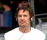 Pour Ethan Hawke, le jogging c'est... jamais sans son chien !  