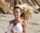 Pour Pamela Anderson, c'est jamais sans son chien ! Même sans son bikini rouge, lorsque Pamela court sur une plage c'est sexy !