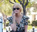 Mischa Barton retourne chez Byron & Tracey, un salon de coiffure de Los Angeles, afin de continuer sa transformation. Après avoir opté pour le blond, elle s'offre des extensions le 17 février 2010 