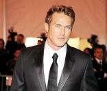 Jason Lewis a réussi à rendre Samantha Jones (Sex & The City) monogame : avec ces yeux et ce regard... pas étonnant ! Chaleur estimée à... 70% ! 