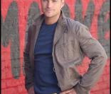 Dans NCIS : Los Angeles, Chris O'Donnell joue un agent infiltré... si seulement il pouvait aussi jouer notre partenaire ! Chaleur estimée à... 70% ! 