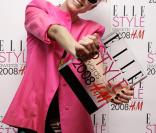 Agyness Deyn, fière de ses tenues colorées