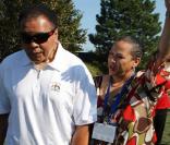Mohamed Ali (photo : avec Yolanda, sa femme depuis 1986) se prêtera en 2010 aux expérimentations d'un traitement contre la maladie de Parkinson