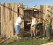en pleine construction d'un préau pour l'orphelinat 