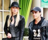 Paris Hilton et un ami à Los Angeles, le 24 février 2010