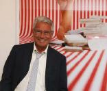 Jean-Marie Périer devant l'une de ses photos, juin 2009 !
