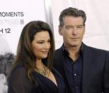 Pierce Brosnan et son épouse Kelly Shaye Smith lors de la première de Remember Me à New York au Paris Theater le 1er mars 2010