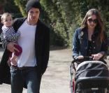 Cam Gigandet en balade en famille à West Hollywood, le 2 mars 2010