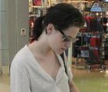 Kristen Stewart à l'aéroport JFK de New York le 2 mars 2010