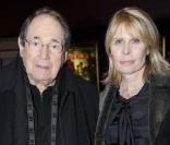 Robert Hossein et Candice Patou à l'occasion de l'avant-première de  La Rafle  qui s'est tenue au Gaumont des Champs-Elysées, à Paris, le 8 mars 2010.