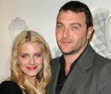 Mélanie Laurent et Denis Ménochet à l\'occasion de l\'avant-première de La Rafle qui s\'est tenue au Gaumont des Champs-Elysées, à Paris, le 8 mars 2010.