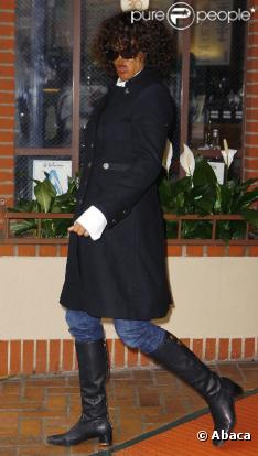 Whitney Houston se promène dans Los Angeles le 8 mars 2010