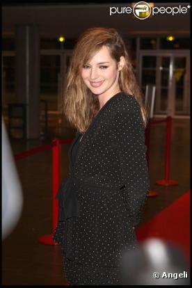 La ravissante Louise Bourgoin, à l'occasion de l'avant-première de  Blanc comme neige , dans l'enceinte du MK2 Bibliothèque, à Paris, le 9 mars 2010.