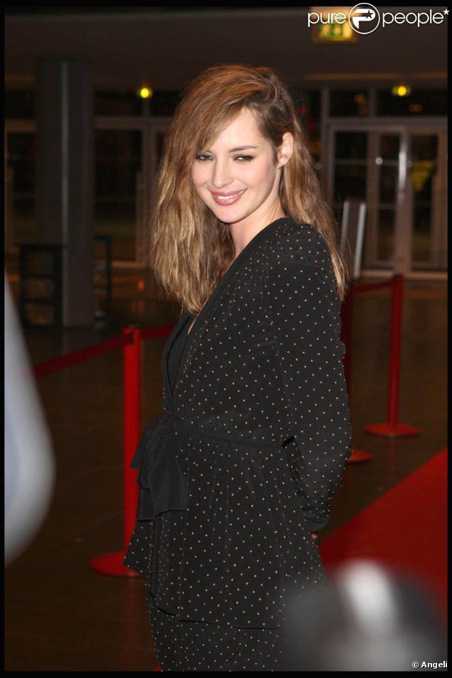 La ravissante Louise Bourgoin, à l'occasion de l'avant-première de  Blanc comme neige , dans l'enceinte du MK2 Bibliothèque, à Paris, le 9 mars 2010.