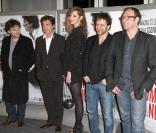 La ravissante Louise Bourgoin entourée de Christophe Blanc, François Cluzet, Jonathan Zaccaï et Olivier, à l'occasion de l'avant-première de  Blanc comme neige , dans l'enceinte du MK2 Bibliothèque, à Paris, le 9 mars 2010.