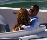 Un goût d'amour plane au dessus de ce yacht loué par Beyoncé et Jay-Z pour une St-Valentin... en retard, mais célébrée comme il se doit !  
